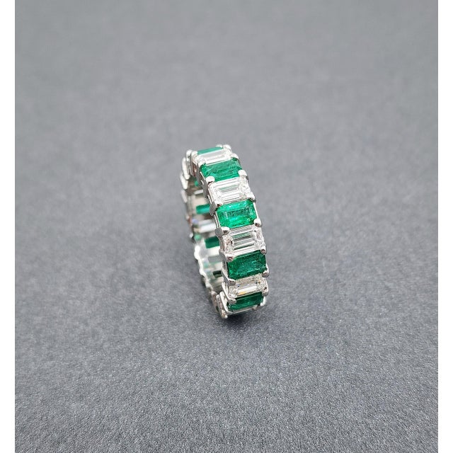 Early 21st Century 6.03 Ct Emerald Cut Colombian Emerald & Diamond Band Size 5.75 For Sale - Image 5 of 9