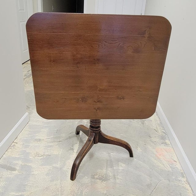 Late 18th Century Antique Georgian Walnut Tilt-Top Library or Game Table for Reading Room, Circa 1790-1820 For Sale - Image 5 of 7