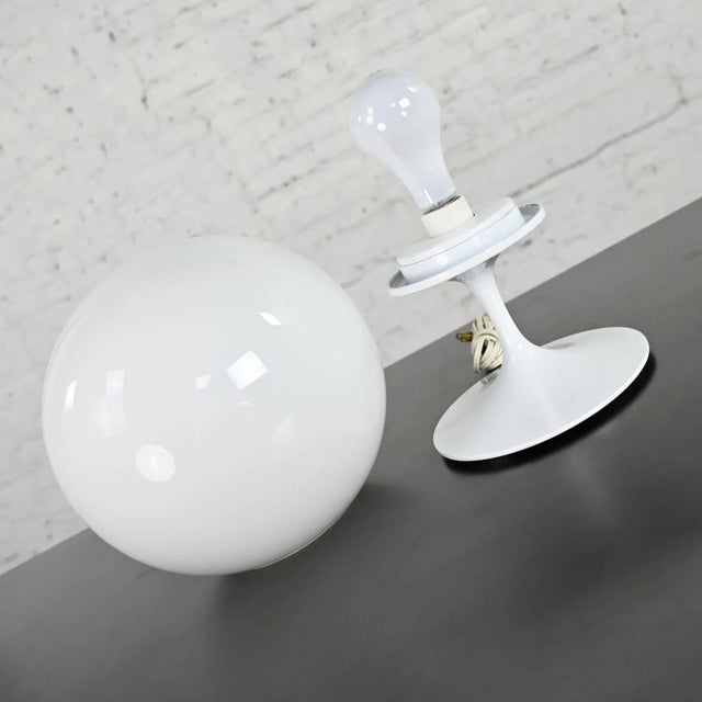1960s 1960s Mid Century Modern Table Lamp Stemlite by Bill Curry for Design Line With Opaque White Glass Ball Shade For Sale - Image 5 of 13