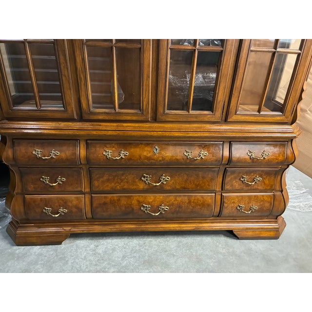 French Provincial Vintage Drexel Heritage Brittany Collection Louis XV Style Provincial China Hutch Display For Sale - Image 3 of 11