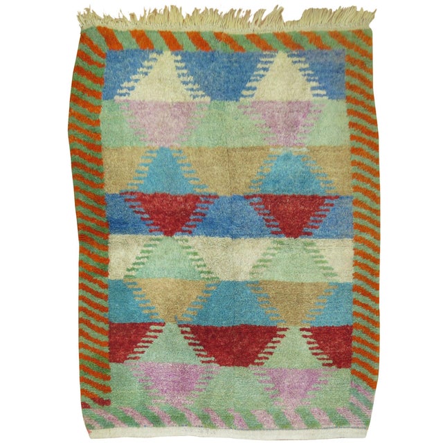 A vintage Turkish Konya rug with Mid-Century Modern vibes. Measures: 4' x 5'1''.