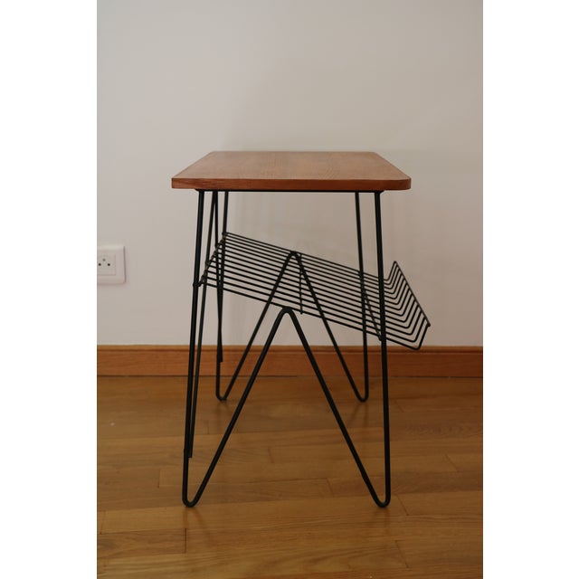 "Stringbord" teak side table, Sweden, 1950s/1960s. Matte black metal frame and teak veneer top. In very good condition...