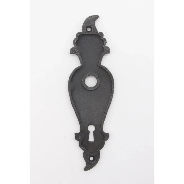 Olde new stock hammered Arts & Crafts style cast iron back plate with keyhole. The original mounting screws are not...