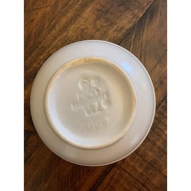 Ceramic Vintage Pfaltzgraff Yorktowne Classic Blue Floral on Tan Stoneware Usa Made Saucer and Mug /Cup / Soup /Bowl Set- 10 Pieces For Sale - Image 7 of 12