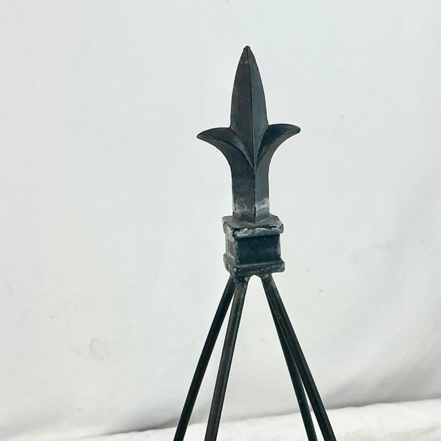 1980s Vintage French Art Deco Fleur De Lis Garden Topiary Trellises Frames - A Pair For Sale - Image 11 of 12