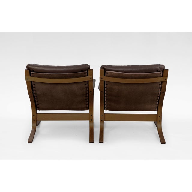 Ingmar Relling Vintage Siesta Chairs and Ottoman in Brown Leather and Plywood by Ingmar Relling for Westnofa, 1960s, Set of 3 For Sale - Image 4 of 6