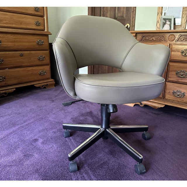 Authentic Eero Saarinen Executive Swivel-Tilt Armchair, manufactured by Knoll in January 2019. Originally designed by Eero...