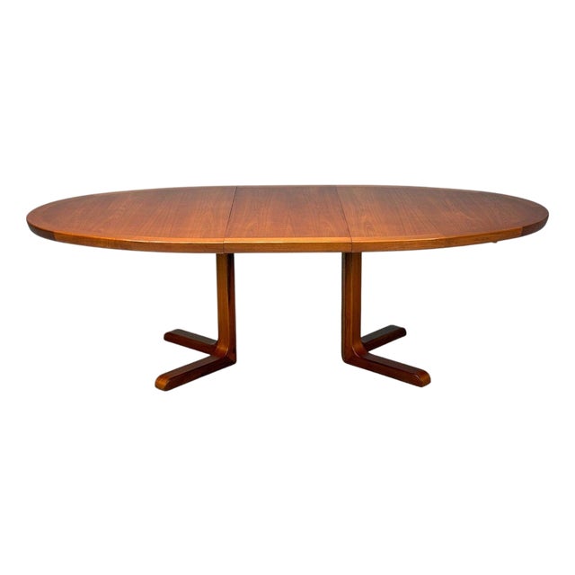 Skovby Møbelfabrik, Danish Modern, Teak, Expandable Dining Table, Denmark, 1960s For Sale