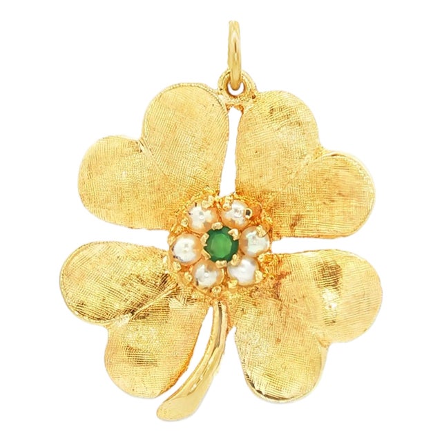 Vintage 14kyg Four Leaf Clover Charm With Cultured Pearls and Green Onyx For Sale