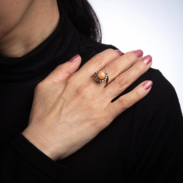Antique Victorian Ring Coral Rose Cut Diamond 14 Karat Yellow Gold Jewellery size 7 For Sale In Los Angeles - Image 6 of 7