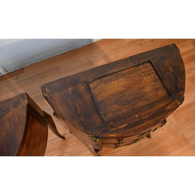 1890s Pair French Louis XV Walnut Satinwood Inlay & Marble Top Nightstands For Sale - Image 18 of 18