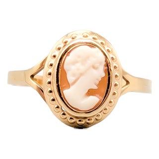 Ring in Gold with Cameo For Sale