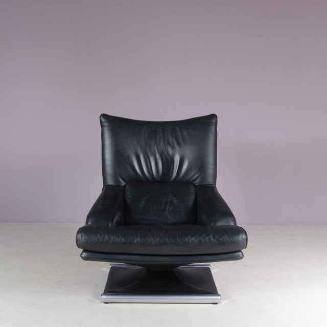 A unique large lounge chair, designed by Mathias Hoffman and manufactured in Germany arond 1980. This eye-catching piece...