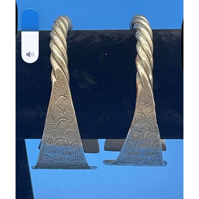 1990s Hmong Hill Tribe Silver Etched Bangle Cuff Bracelet Set, Vintage For Sale In New York - Image 6 of 11