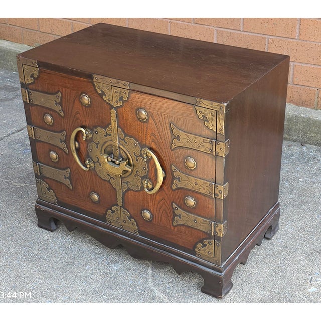 19th Century Korean Headside Storage Cabinet Morijang Joseon Dynasty For Sale - Image 5 of 7