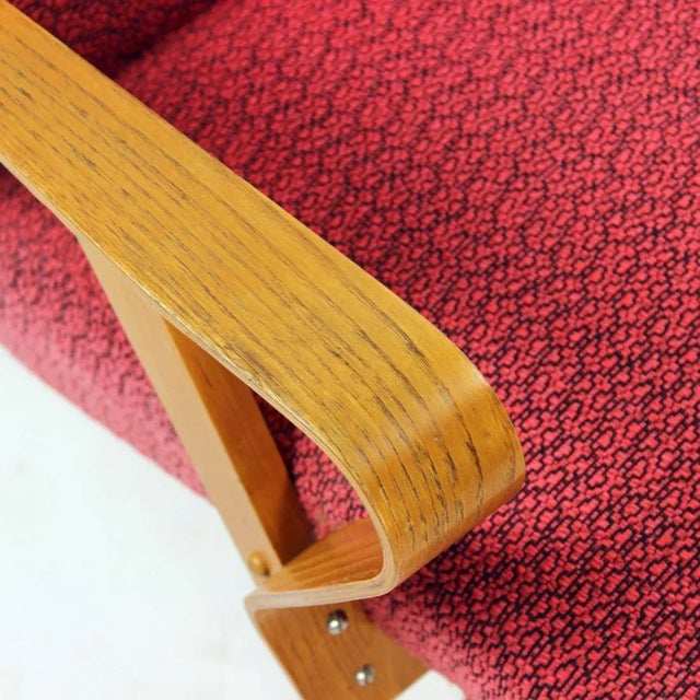 Mid-Century Modern Mid-Century Armchair in Pink Fabric & Oak from Tatra, Czechoslovakia, 1960s For Sale - Image 3 of 17
