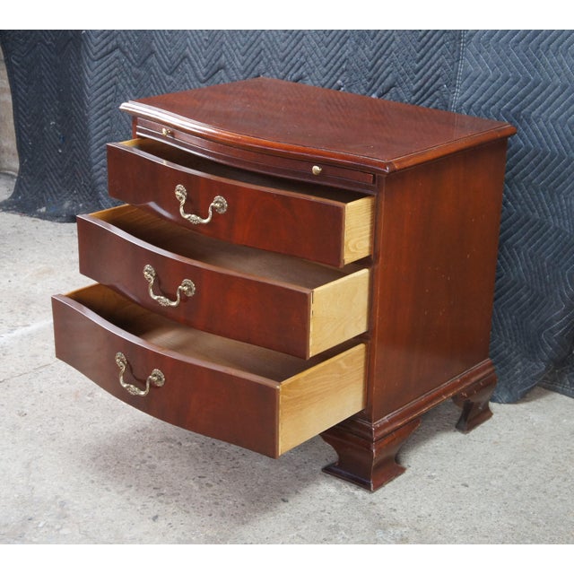 Late 20th Century Late 20th Century Baker Georgian Mahogany Bowfront Chest of Drawers Nightstand Bedside Table, Attributed For Sale - Image 5 of 13