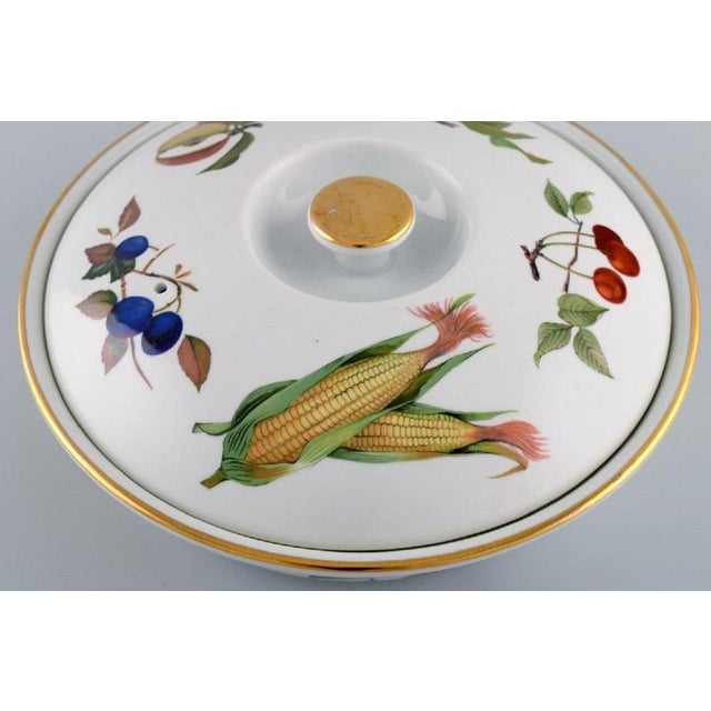 England Evesham Lidded Tureen in Porcelain with Fruits from Royal Worcester, 1980s For Sale - Image 4 of 8