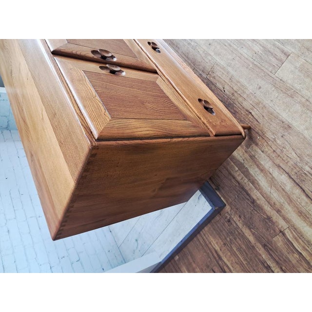 Mid-Century Modern Sideboard in Elm by Lucian Ercolani for Ercol, 1960s For Sale - Image 12 of 18