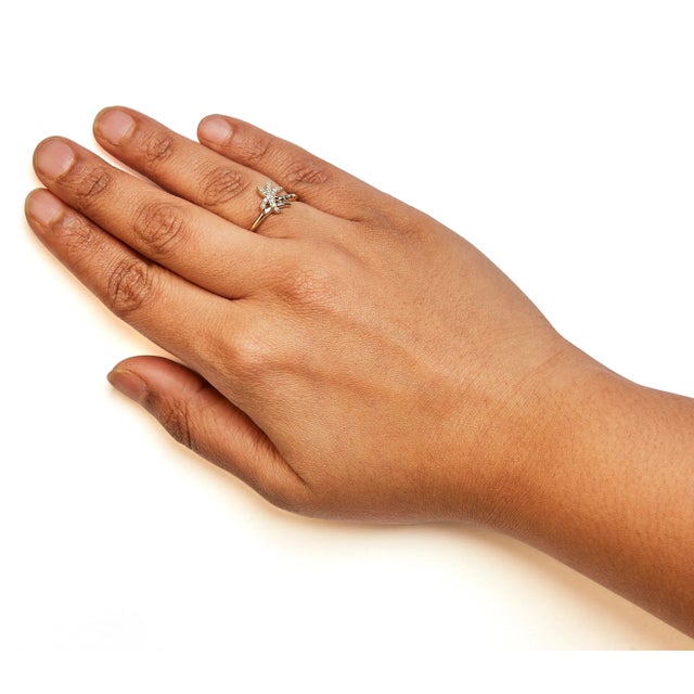 10K Yellow Gold 1/10 Cttw Diamond Palm Tree Statement Ring (H-I Color, I1-I2 Clarity) - Ring Size 7 For Sale In New York - Image 6 of 7