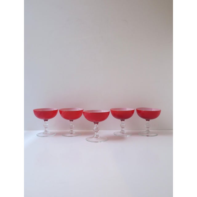 Glass Italian Murano Red White Champagne Coupes Glasses by Carlo Moretti, Mid-20th C For Sale - Image 7 of 9