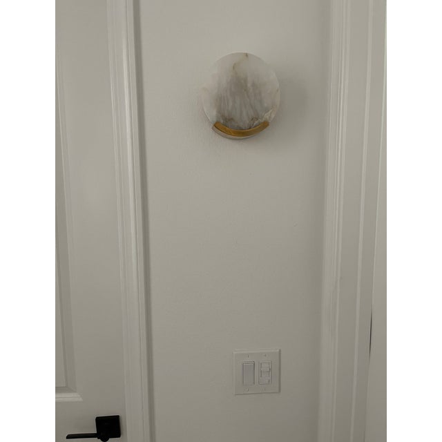 Visual Comfort Melange Disc Alabaster & Brass Sconces (1 Pair) For Sale In Palm Springs - Image 6 of 18