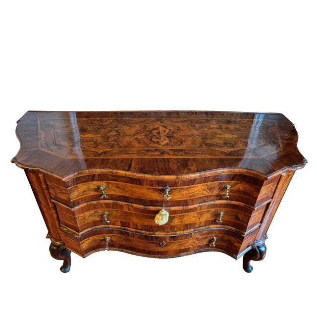 Wood Baroque Inlaid Walnut and Burl Wood Commode with Serpentine Front and Cabriole Legs, 1780s For Sale - Image 7 of 17