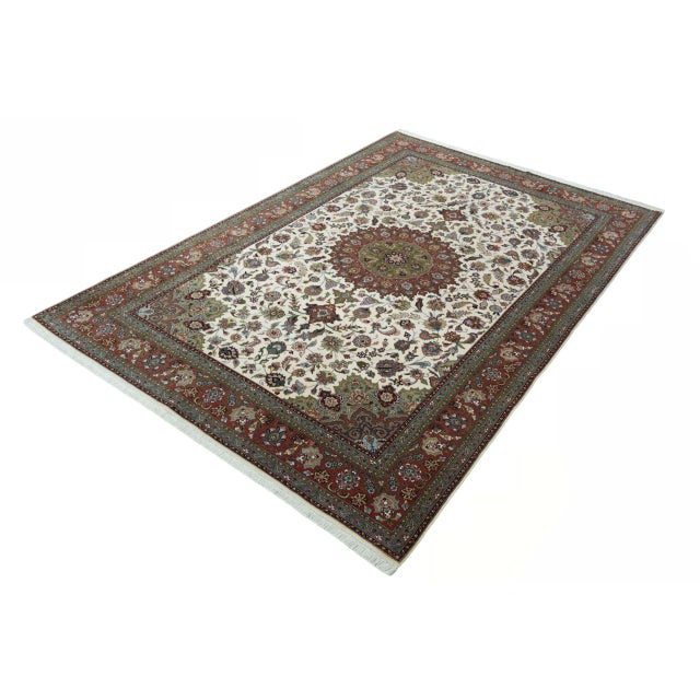 This magnificent Tabriz 50 Raj rug represents the highest level of weaving art and elegance with a particularly fine weave...