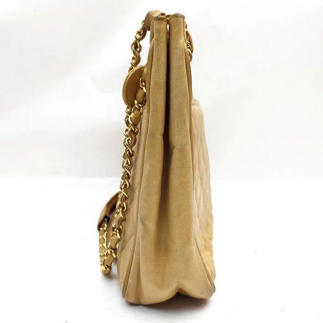 1980s 1980s Vintage Chanel Beige Lambskin Leather and Brass Shoulder Bag For Sale - Image 5 of 18