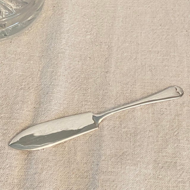 Vintage English Silver-Plated Dome Lid Butter or Caviar Dish With Glass Insert and Knife For Sale In Sacramento - Image 6 of 12