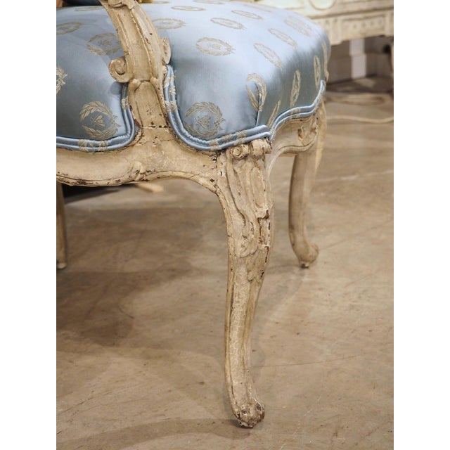 Wood 18th Century French Painted Louis XV Fauteuil À La Reine Armchair With Blue Silk For Sale - Image 7 of 18