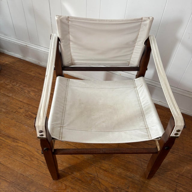 Vintage Safari Lounge Chair – Danish Modern Style, Canvas & Wood Frame For Sale In New York - Image 6 of 6
