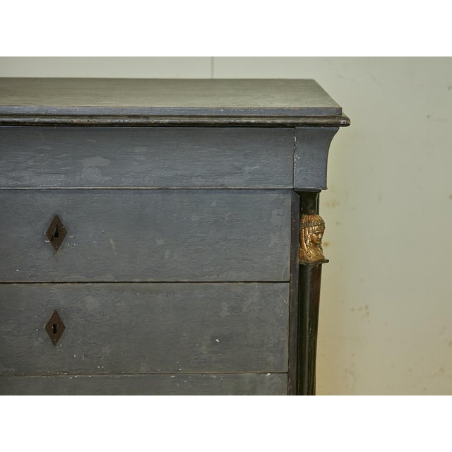 Gray French Empire 19th Century Painted Wood Four-Drawer Commode with Gilt Busts For Sale - Image 8 of 12