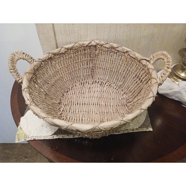 Round Water Lily Basket With Handles and Wire Frame For Sale In Naples, FL - Image 6 of 9
