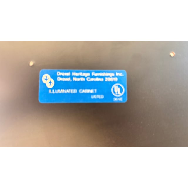 Drexel Heritage Chinoiserie Illuminated Curio Cabinet / Display Case With Gold Gilt Detailing For Sale - Image 15 of 15