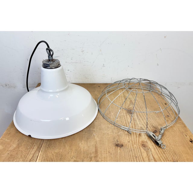 Industrial White Enamel Factory Pendant Lamp from Benjamin, USA, 1960s For Sale - Image 12 of 16