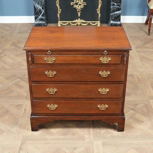 Traditional Nvin0615 Vintage Kittinger Gentlemans’ Chest For Sale - Image 3 of 15