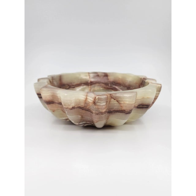 Late 20th Century Late 20th Century Hand-Carved Pakistani Onyx Decorative Bowl With Scalloped Rim For Sale - Image 5 of 5