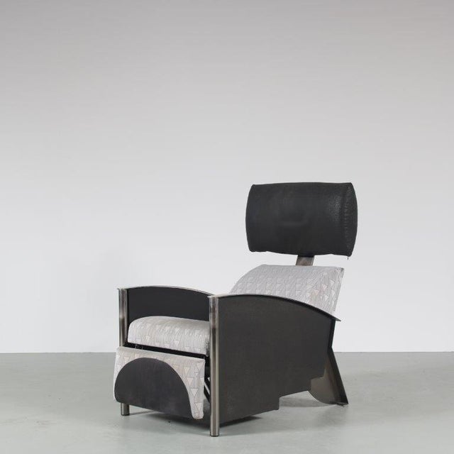 A unique recliner lounge chair, manufactured in Germany arond 1980. This eye-catching piece is made of grey metal with...