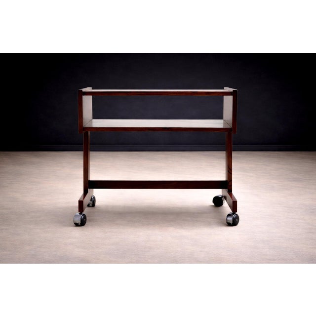 1960s Console on Wheels in Rosewood, Sergio Rodrigues, 1960s For Sale - Image 5 of 12