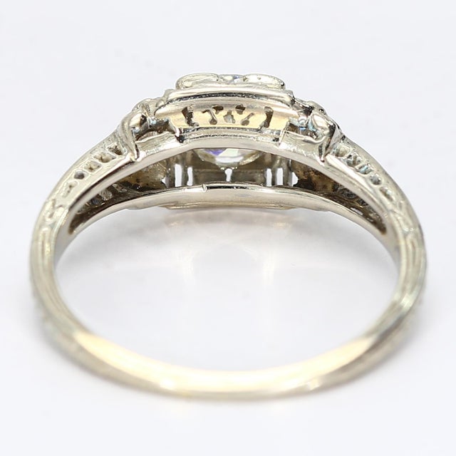 Contemporary 18k White Gold Ring With Round Center Diamond, Filigree & Accent Diamonds, Size 4.5 For Sale - Image 3 of 6