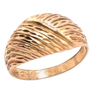 14 Karat Yellow Gold Contemporary Free Form Ring, Size 7.5 For Sale
