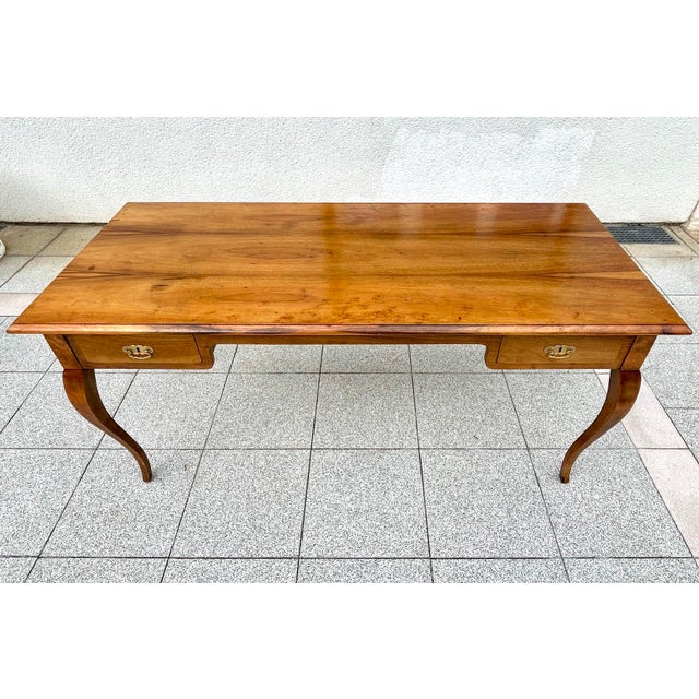 Biedermeier Desk in Brown Walnut, 1930s, in Flawless conditions. Designed 1890 to 1919