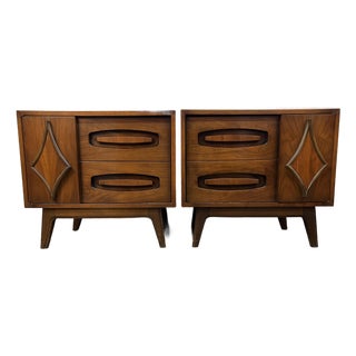 Pair of Vintage Sculpted Walnut Nightstands by Young Mfg., Attributed For Sale