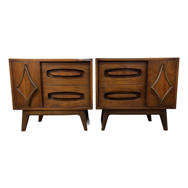 Pair of Vintage Sculpted Walnut Nightstands by Young Mfg., Attributed For Sale