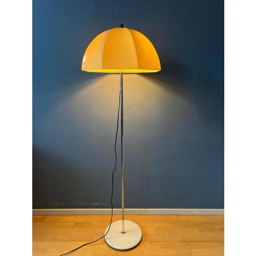 Very rare space age floor lamp with 'flower' shaped acrylic glass shade. The beige/yellow dome shade is made of thick...