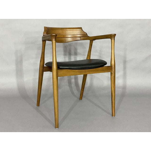 A new solid chair in danish design is for sale. The seat is imitation leather! production note: the appearance of wooden...