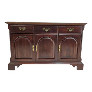 1980s Ethan Allen Georgian Court Chippendale Server Sideboard Buffet Console Cabinet For Sale