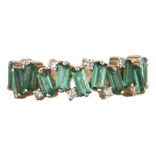Zig Zag Yellow Gold Natural Diamond & Emerald Ring For Sale