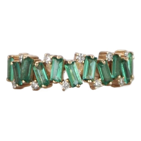 Zig Zag Yellow Gold Natural Diamond & Emerald Ring For Sale